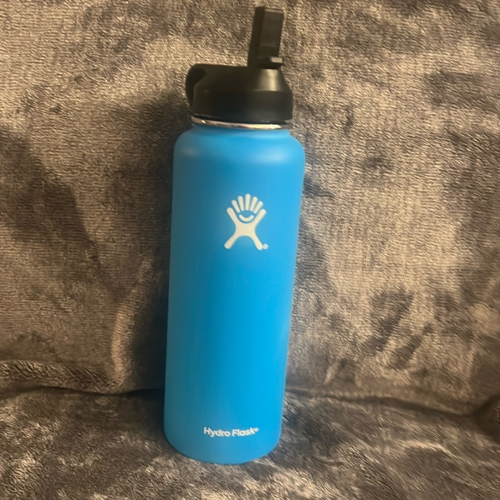 HYDRO FLASK 40 oz wide mouth. Used but in great condition. See pics